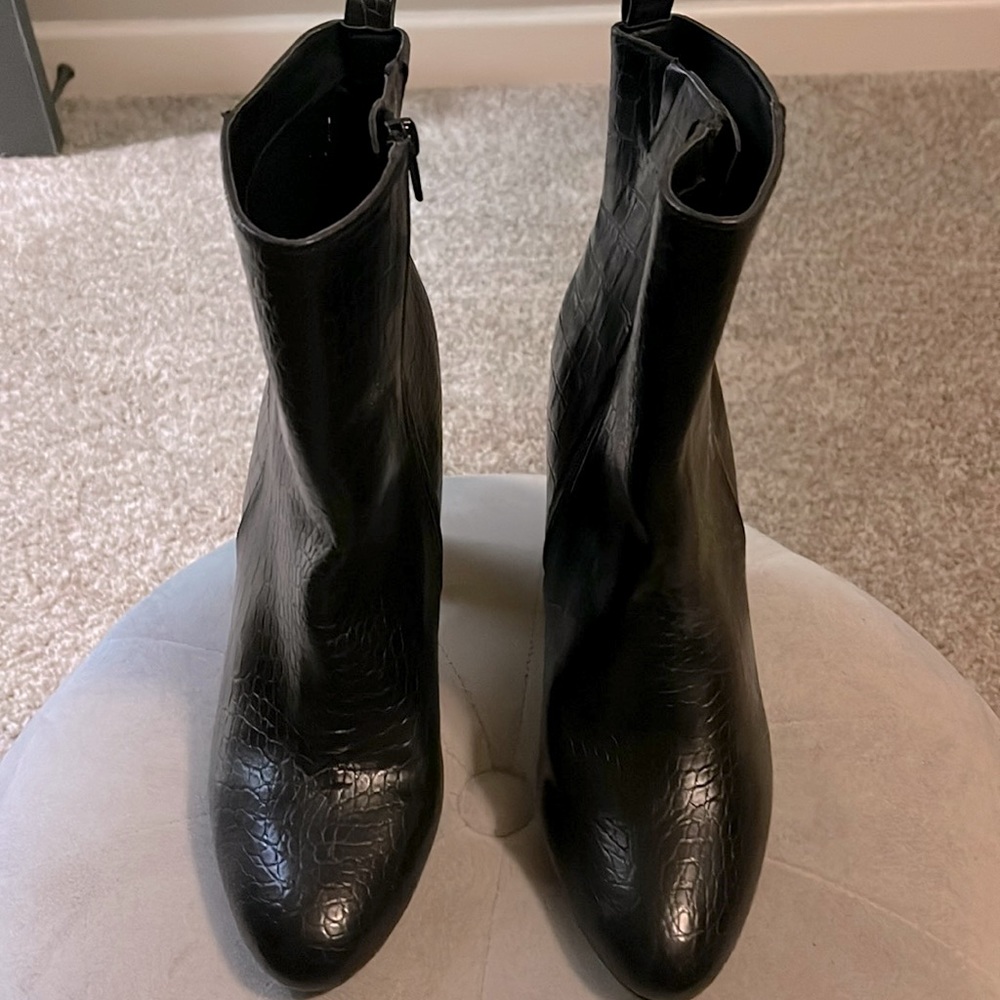 Heeled Black Leather Boots!